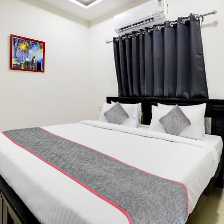Super Townhouse De Alphabet Hotel Kukatpally Nexus Mall حيدر أباد المظهر الخارجي الصورة